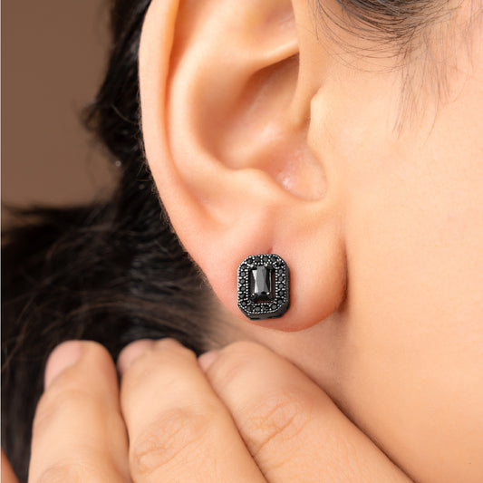 GLEAMING SOLITAIRE EARRINGS