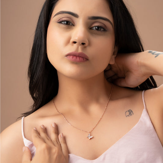 FLUTTERING PEARL NECKLACE