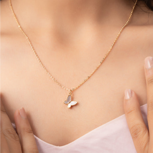 FLUTTERING PEARL NECKLACE