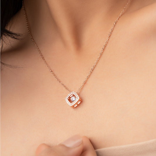 GOEMETRIC GRACE NECKLACE