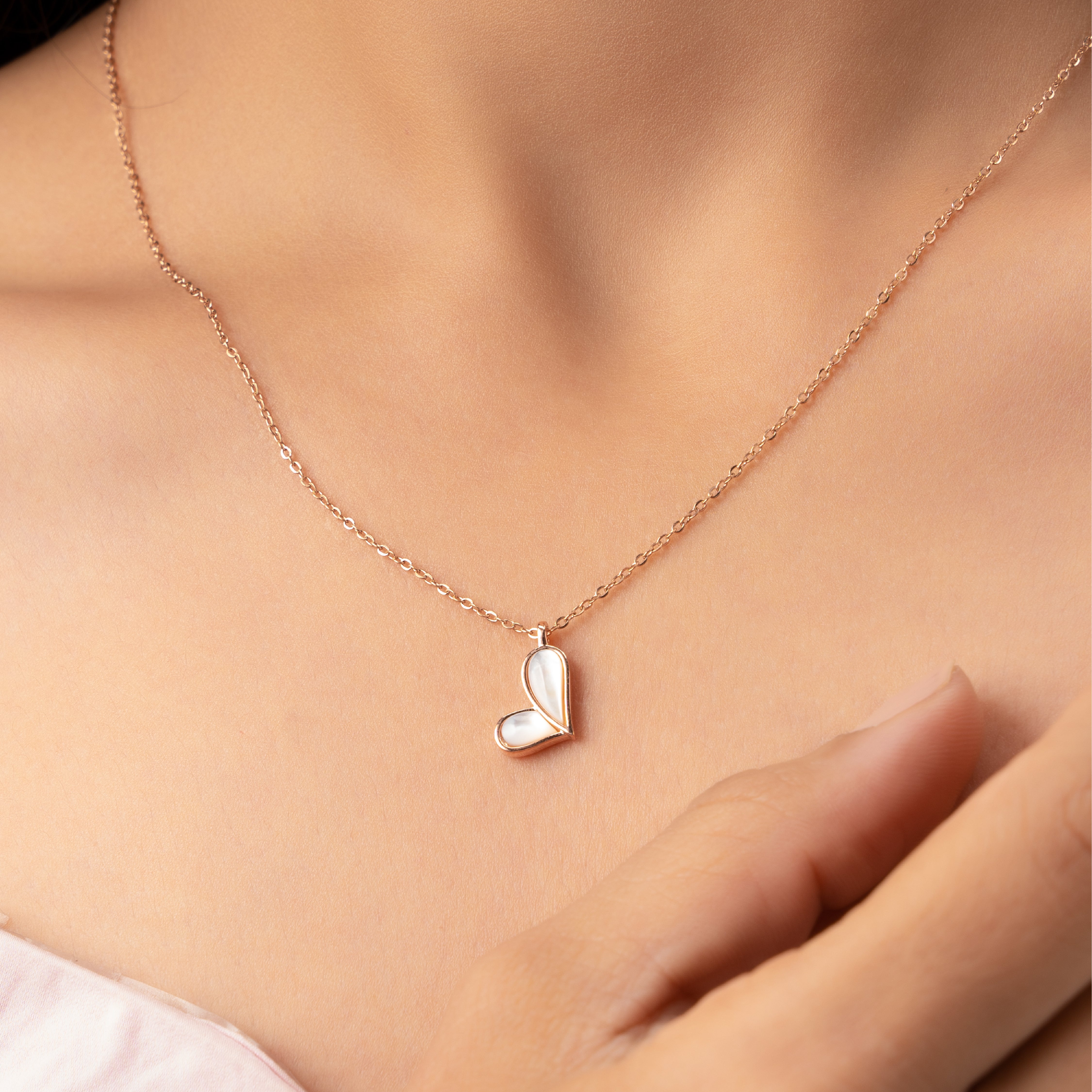 LEAFY CLOVE NECKLACE