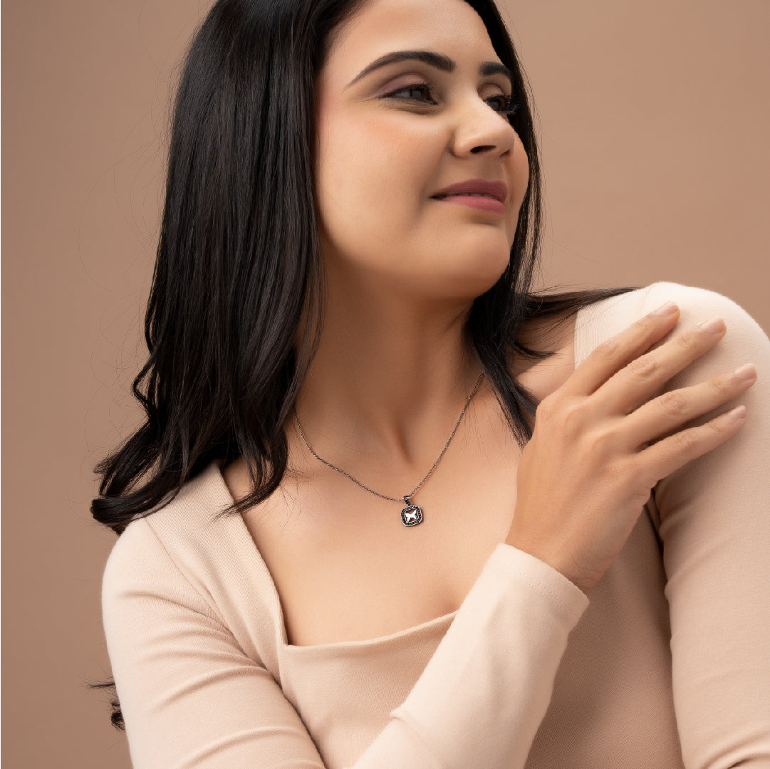 FLUTTERING PRISM NECKLACE