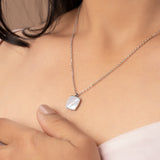 OVAL GLEAM NECKLACE