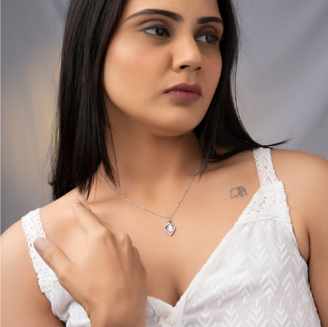 SHELL PEARL NECKLACE