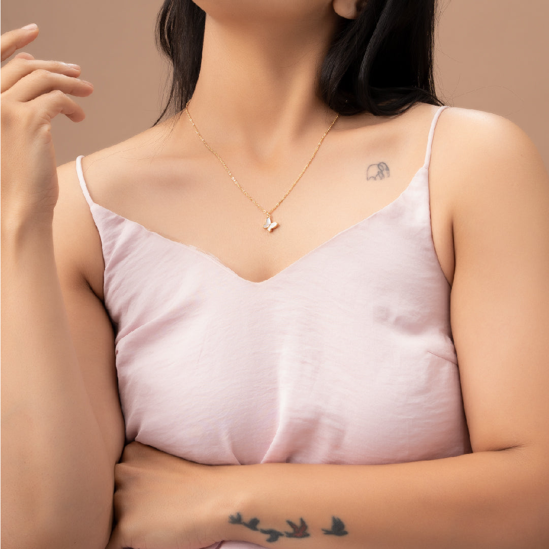 FLUTTERING PEARL NECKLACE