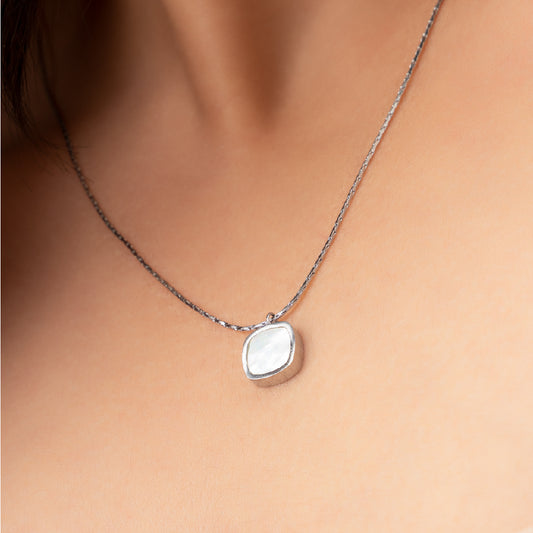 PETAL GRACE NECKLACE