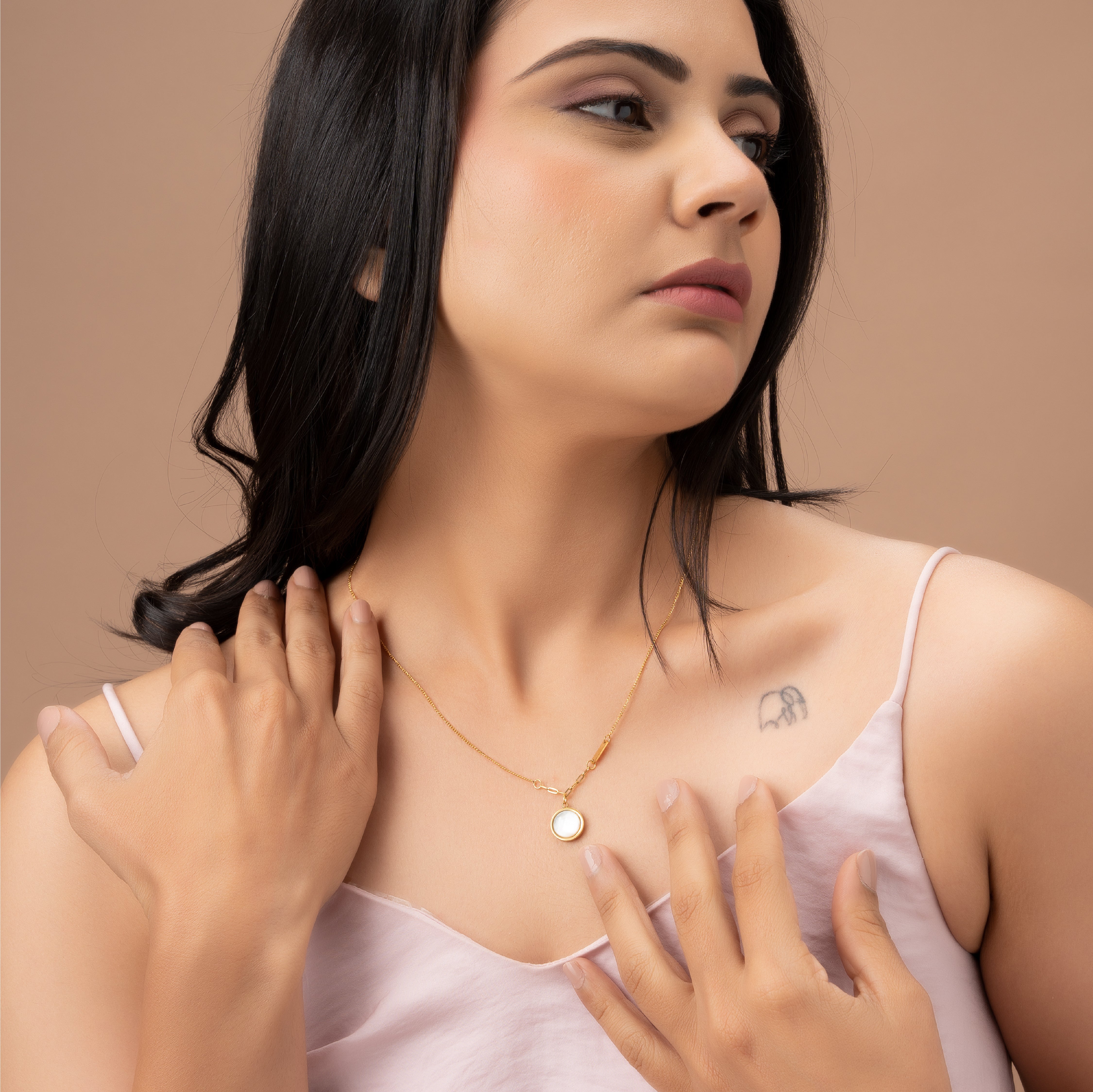 CIRCULAR RADIANT NECKLACE