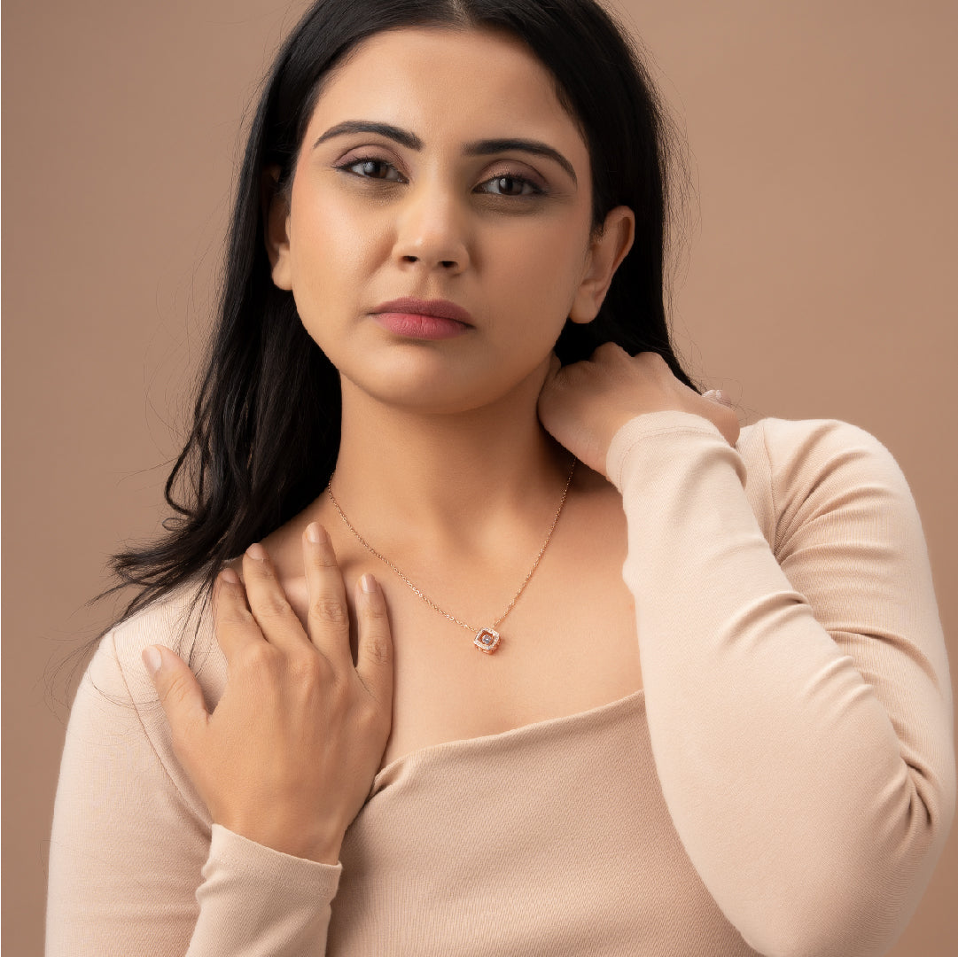 GOEMETRIC GRACE NECKLACE