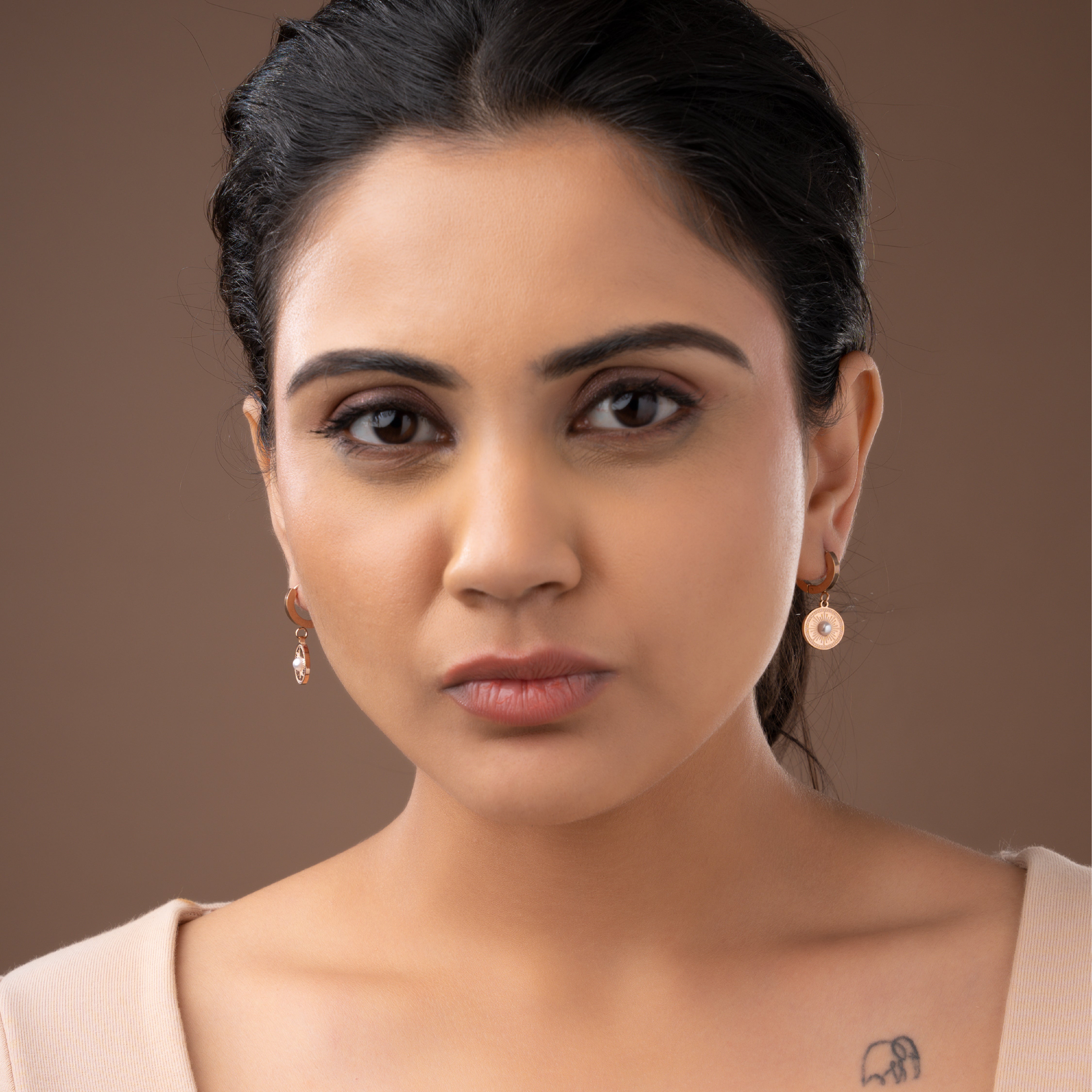 ANCIENT GEM WHITE EARRINGS