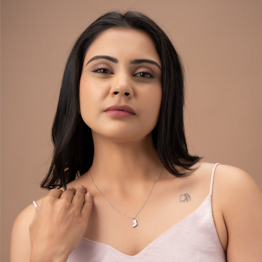 LEAFY CLOVE NECKLACE