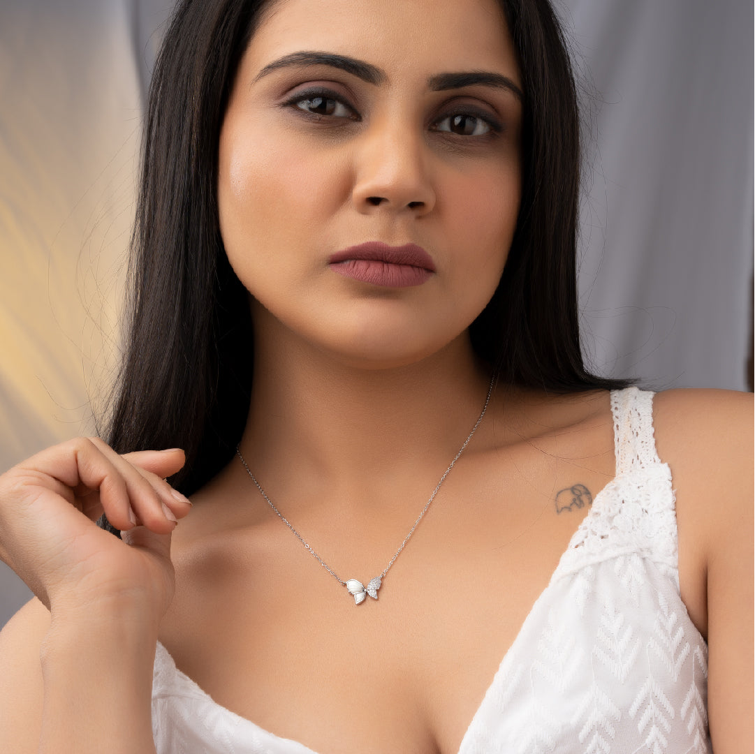 DIAMOND FLUTTER NECKLACE